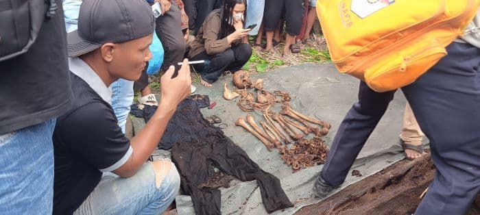 penemuan_kerangka_manusia_dalam_pohon_aren_di_sergai_satu_warga_jalani_tes_dna_