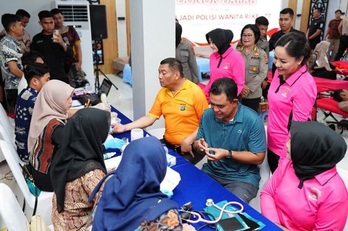 peringati_hut_polwan_ke77_174_ibu_bhayangkari_di_sumut_gelar_donor_darah