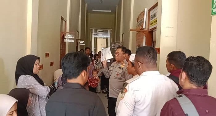 ratusan_honorer_pppk_padati_polres_padang_lawas_untuk_mengurus_skck_