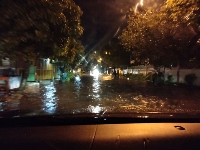 hujan_deras_rendam_sejumlah_ruas_jalan_di_lubuk_pakam_warga_waspadai_banjir_susulan_