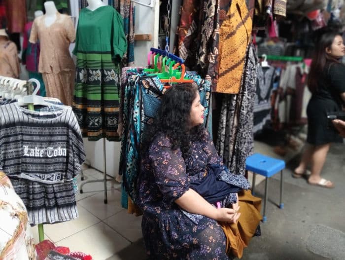 sepinya_wisata_tomok_pedagang_souvenir_samosir_terpuruk_akibat_inflasi_dan_turunnya_wisatawan