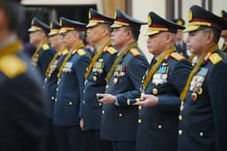 kapolda_sumut_terima_tanda_kehormatan_bintang_bhayangkara_pratama_dari_kapolri