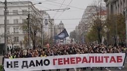 protes_besar_di_serbia_warga_bentuk_perisai_manusia_tolak_proyek_mewah_jared_kushner