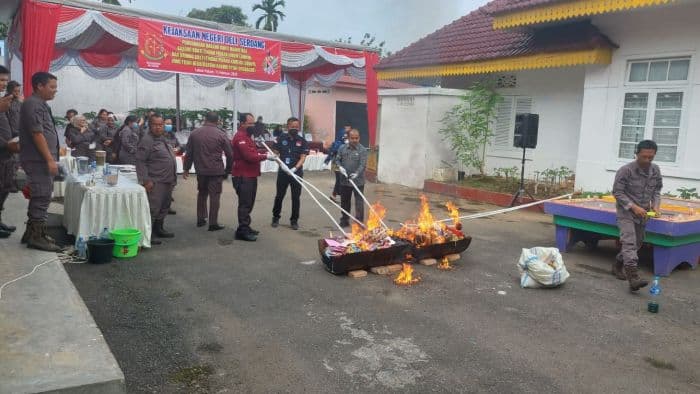 _1120_gram_sabu_dan_117_pil_ekstasi_diblender_kejari_deli_serdang_