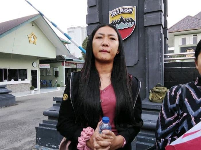 eva_pasaribu_desak_pomdam_ibb_tetapkan_koptu_hb_sebagai_tersangka_pembunuhan_keluarganya