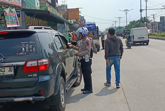 operasi_keselamatan_toba_polisi_tindak_1798_kendaraan_5_laka_dan_2_tewas