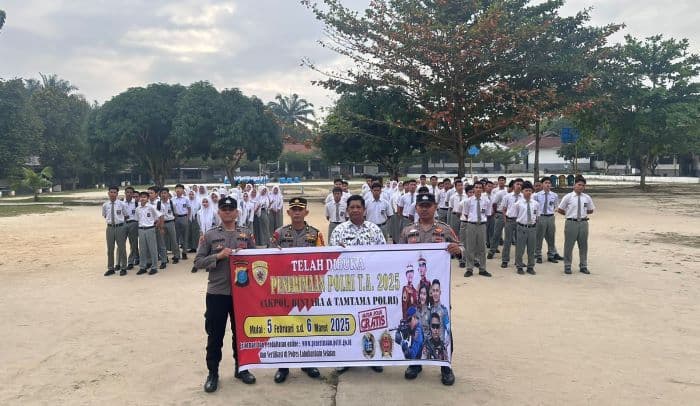 polres_labusel_sosialisasi_penerimaan_polri_2025_di_sma_negeri_1_kotapinang