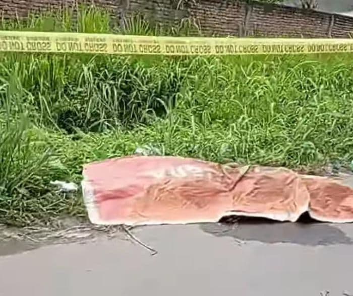 ada_mayat_dekat_tumpukan_sampah_di_laut_dendang