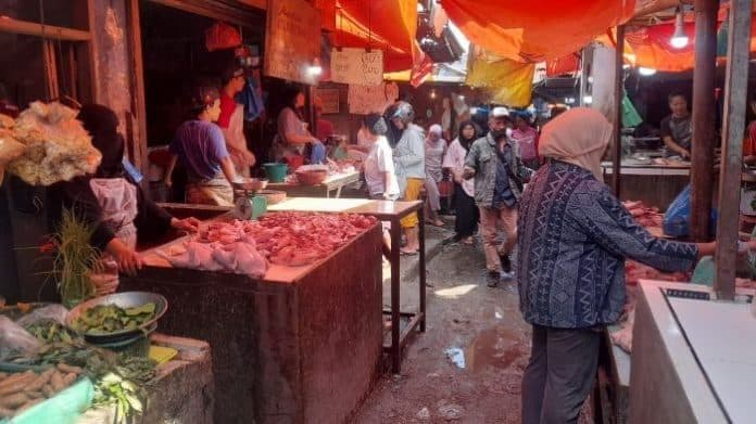 diprediksi_naik_jelang_lebaran_harga_ayam_di_siantar_turun_daging_sapi_masih_stabil