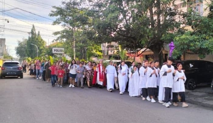 polisi_amankan_perayaan_minggu_palma_di_gereja_katolik_st_joseph_tebing_tinggi_