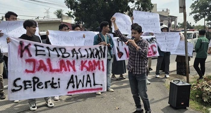 mahasiswa_desak_kejari_binjai_usut_pt_nindya_karya_terkait_jalan_rusak