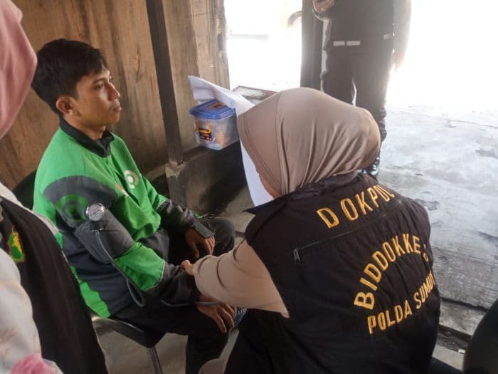 polres_langkat_gelar_pemeriksaan_kesehatan_gratis_untuk_ojol_dan_bentor