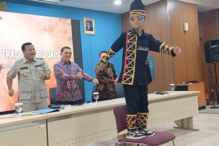 kisah_dikha_bocah_tari_pacu_jalur_yang_mendunia