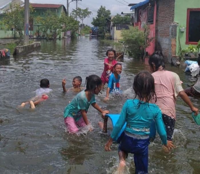 banjir_medan_labuhan_tak_kunjung_surut_warga_komplek_tkbm_minta_pemko_medan_bertindak