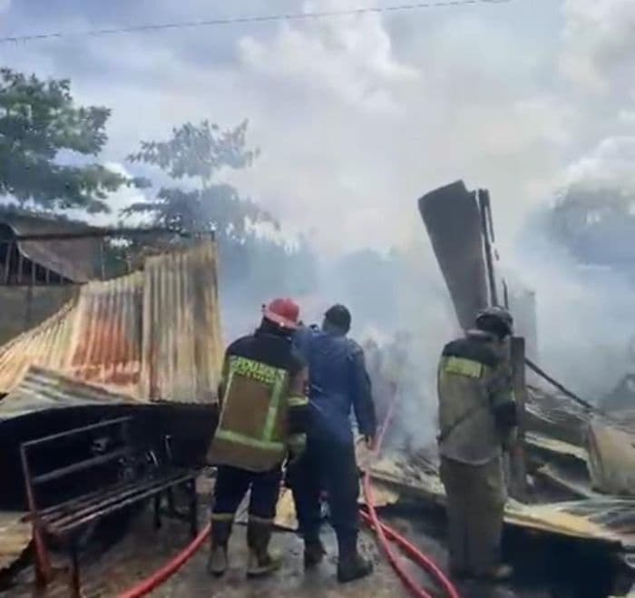 info_terbaru_kios_di_marindal_hangus_terbakar_dua_orang_dilarikan_ke_rumah_sakit_