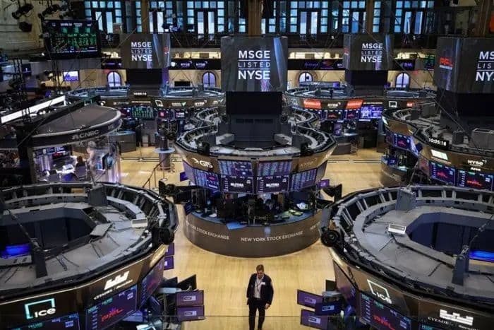 pasar_asia_terjun_bebas_usai_wall_street_anjlok_ketegangan_dagang_aschina_kian_membara