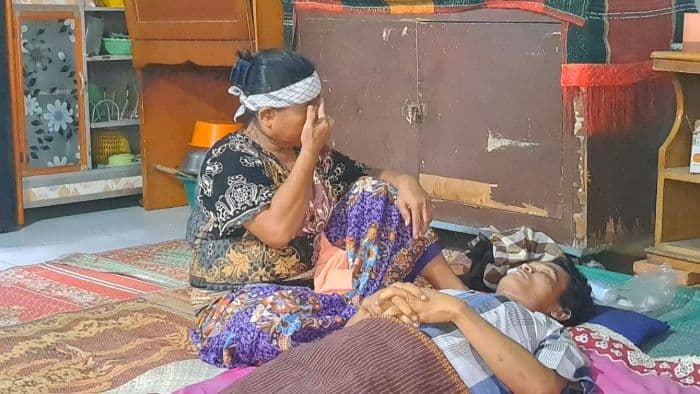 perut_ditikam_pria_26_tahun_tewas_di_pinggir_rel_medan_denai