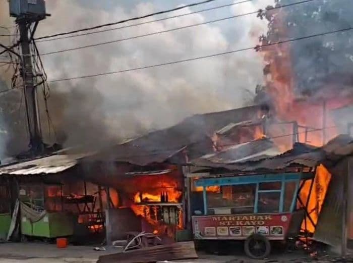 sembilan_kios_ludes_terbakar_di_marindal_patumbak