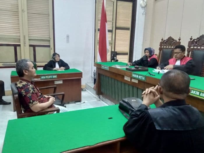 sempat_buron_mantan_bendahara_pupr_nisel_divonis_3_tahun_penjara_dalam_kasus_korupsi_abl