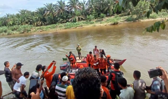 seorang_warga_parpaudangan_yang_terseret_banjir_ditemukan_meninggal_dunia