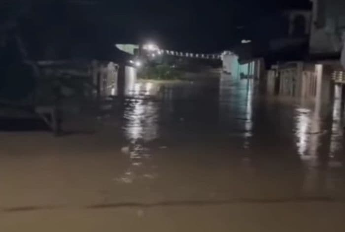warga_pasar_bawah_serbelawan_lelah_jadi_langganan_banjir_kami_capek_dan_bukan_kali_pertama