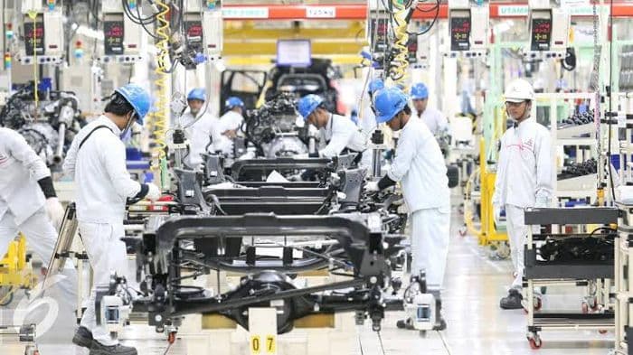 tantangan_berat_industri_otomotif_2025_ini_sebabnya