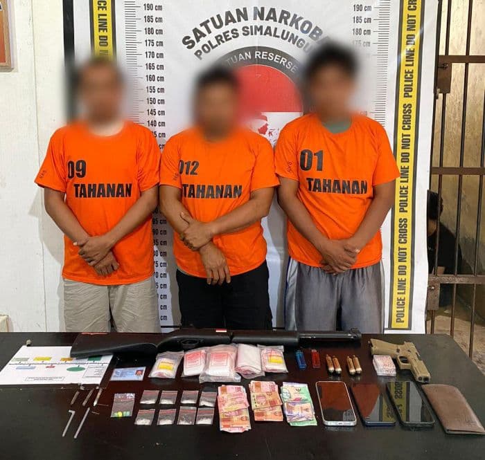 polisi_sita_sabu_ekstasi_dan_senjata_ilegal_di_jawa_maraja_bahjambi