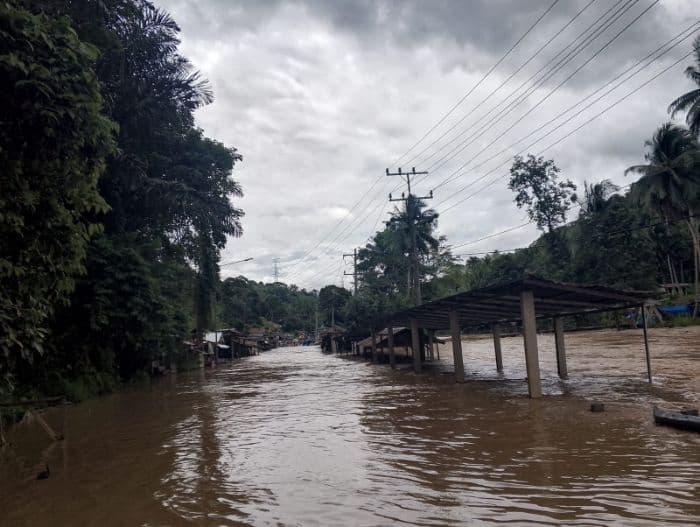 angkola_jae_tapsel_banjir_jalan_terendam_satu_meter