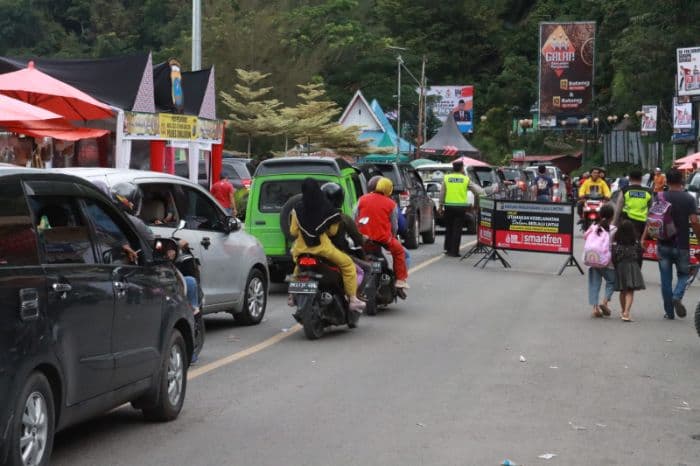 antisipasi_kemacetan_bus_pariwisata_dilarang_masuk_parapat_saat_libur_lebaran_2025