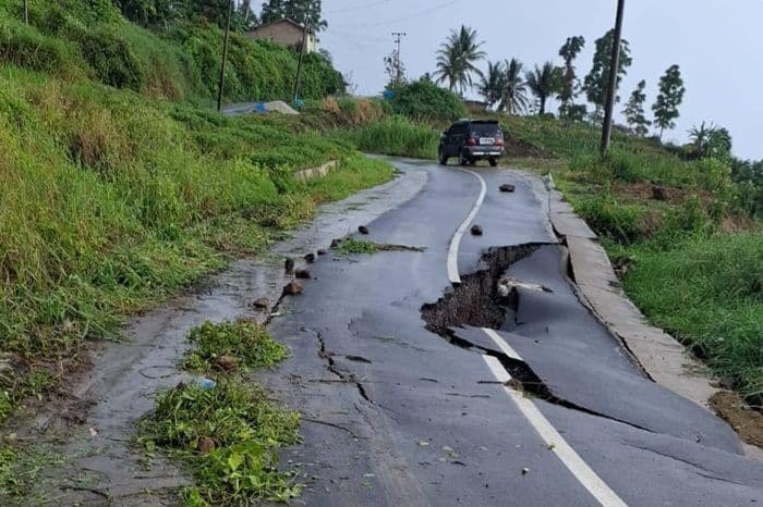 dprd_simalungun_soroti_perbaikan_jalan_amblas_di_pematang_sidamanik