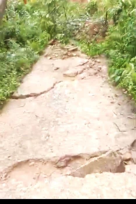 jalan_amblas_ribuan_warga_di_dua_desa_kabupaten_tapsel_terisolir_