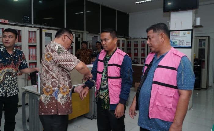 korupsi_dana_bos_kejati_sumut_tangkap_dua_tersangka_di_batu_bara