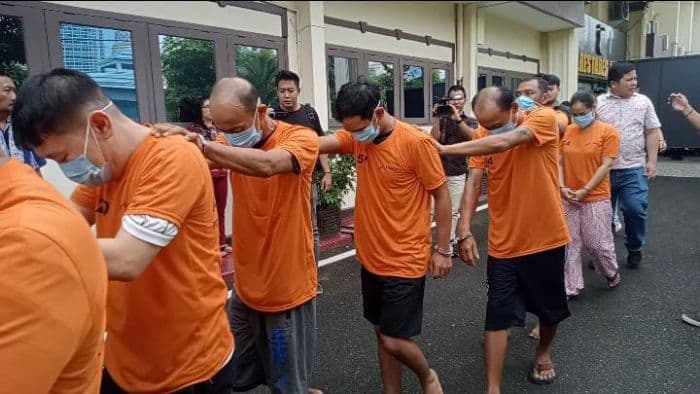 sat_narkoba_medan_tangkap_delapan_orang_pengedar_dan_kurir_segini_barang_buktinya