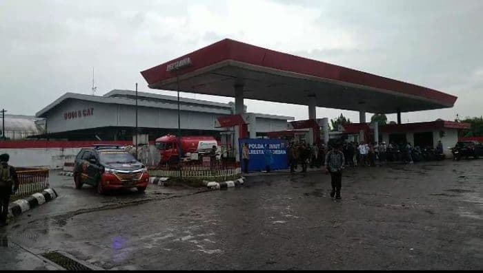 polisi_tangkap_tersangka_lain_kasus_bbm_oplosan_di_spbu_flamboyan_raya