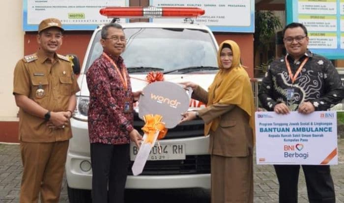 rsud_kumpulan_pane_terima_bantuan_satu_unit_mobil_ambulans_