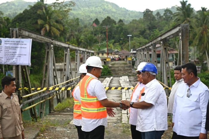 gebrakan_awal_bobby_nasution_di_nias_bangun_jembatan_rp467_m_dan_hadirkan_kapal_modern