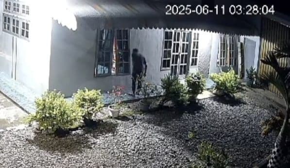 maling_handphone_gunakan_tanggok_di_binjai_utara_terekam_cctv_