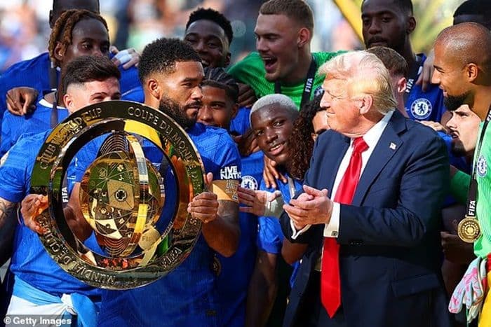 donald_trump_curi_panggung_juara_chelsea_di_final_piala_dunia_antarklub_2025_simak_respon_polos_cole_palmer