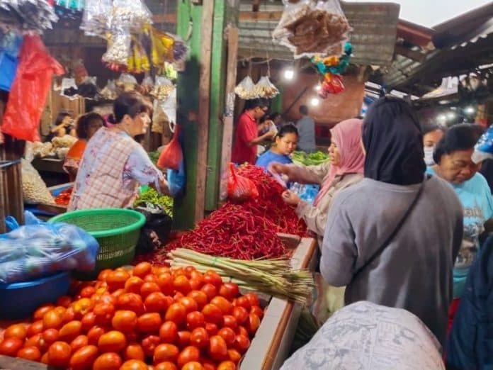 harga_cabai_stagnan_tomat_dan_bawang_naik_di_siantar