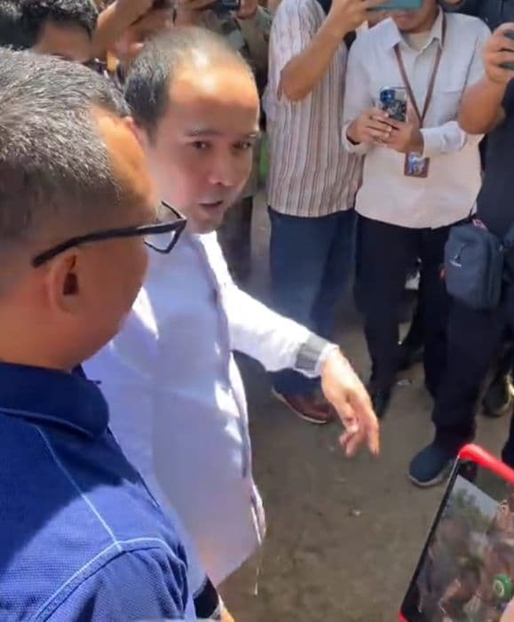 ketua_dprd_deli_serdang_buka_paksa_gedung_al_wasliyah_yang_disegel_bupati_