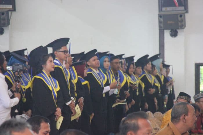 rektor_usi_wisuda_jadi_pijakan_awal_untuk_mengabdi_ke_masyarakat