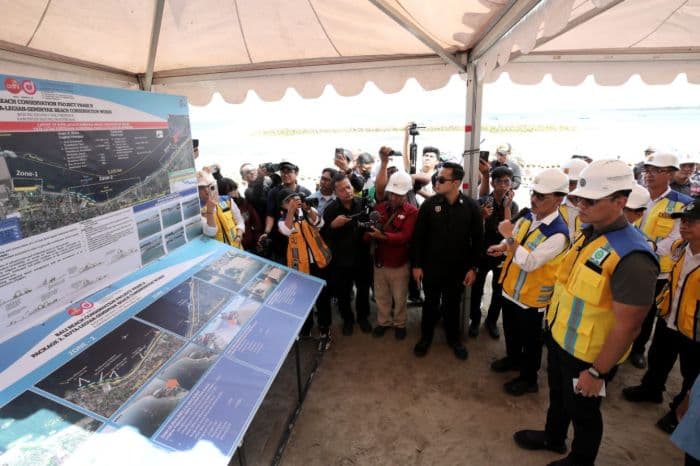 aksi_bersih_pantai_dan_penanaman_mangrove_menko_ahy_gerakan_moral_jaga_bali_sebagai_warisan_dunia
