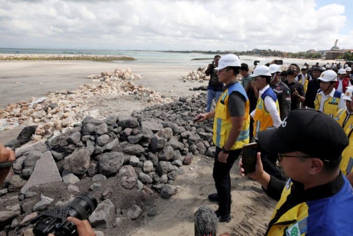 lindungi_pantai_kuta_dari_abrasi_menko_ahy_pemerintah_bangun_lima_breakwater_sepanjang_53_km