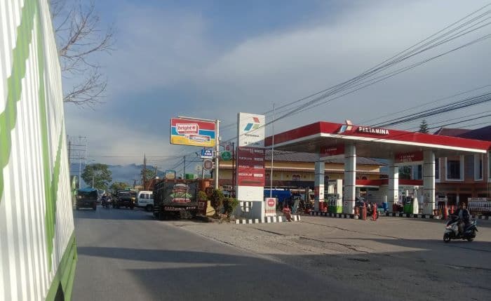 pasokan_solar_terbatas_aktivitas_truk_ekspedisi_di_toba_terganggu_