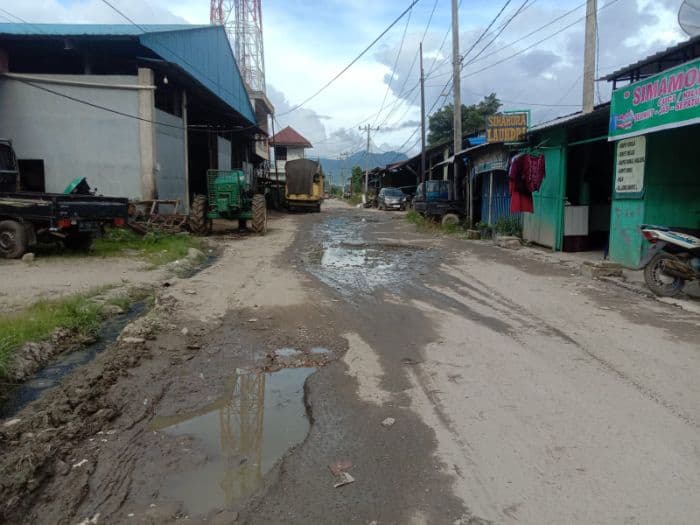 pembangunan_drainase_pararung_porsea_di_toba_batal_pakai_anggaran_kelurahan