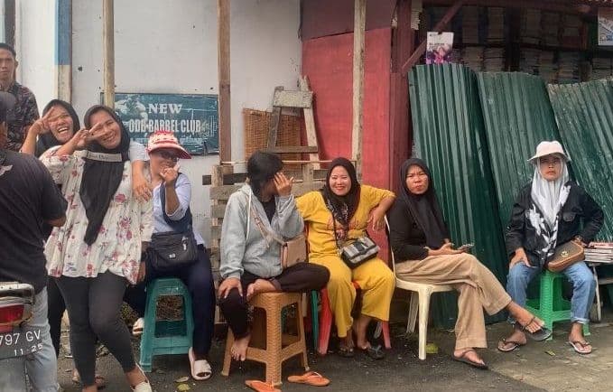 pasca_relokasi_ke_lahan_pt_kai_pedagang_buku_bekas_di_medan_sering_bertengkar