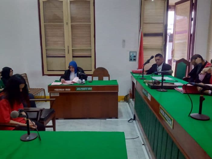 promosikan_judi_online_mahasiswi_asal_tanjung_pura_diadili_di_pn_medan