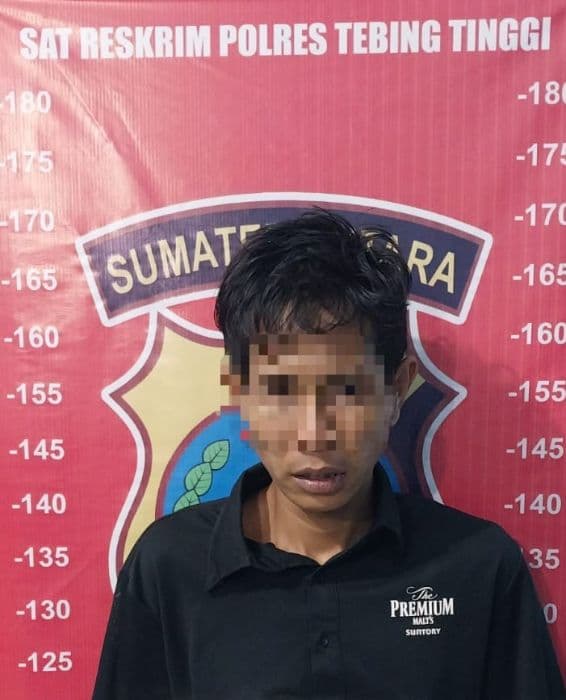 pencurian_toko_kain_di_tebing_tinggi_terungkap_pelaku_ditahan