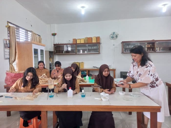 pengamat_tanggapi_soal_larangan_guru_tanpa_sertifikasi_ppg_mengajar_