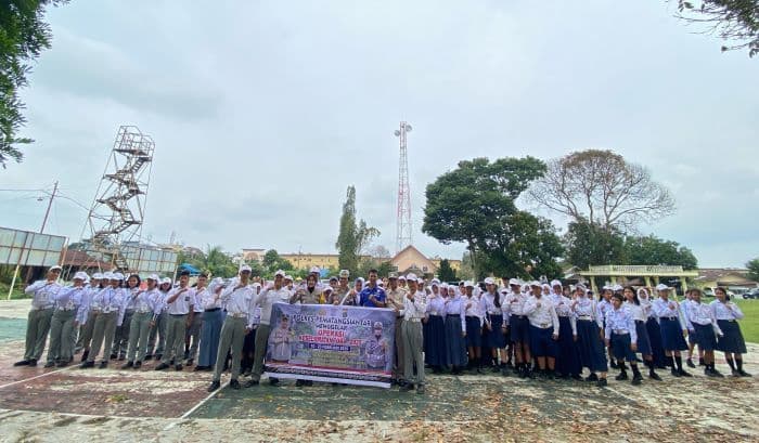 polisi_edukasi_keselamatan_berlalulintas_ke_pelajar_siantar_